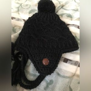 Women's ROXY Hand Knit Winter Hat Cap Pom Pom  EAR FLAPS outerwear